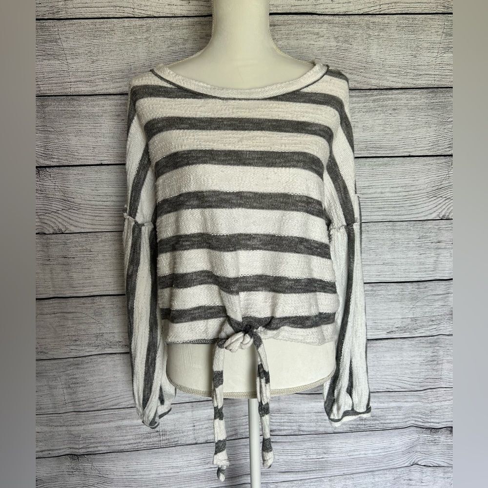 Umgee + ballon sleeve textured striped tie front top size XL